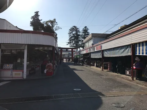 Atami: đặt vé Shinkansen, ryokan onsen & pháo hoa 2026