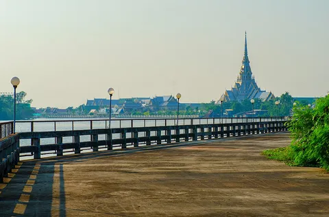 Chachoengsao: Ganesh hồng Wat Saman & Wat Sothon ven sông