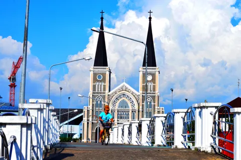 Chanthaburi 2026 — chợ đá quý, sầu riêng & nhà thờ cổ