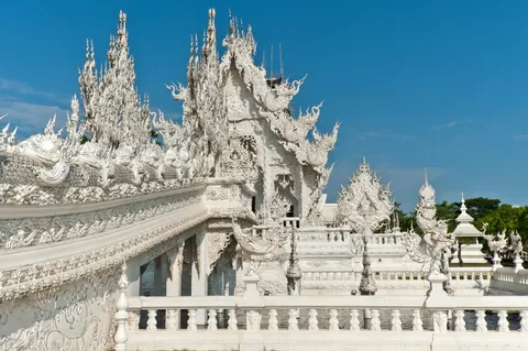 Chiang Rai — Đền Trắng Wat Rong Khun, đồi trà Choui Fong