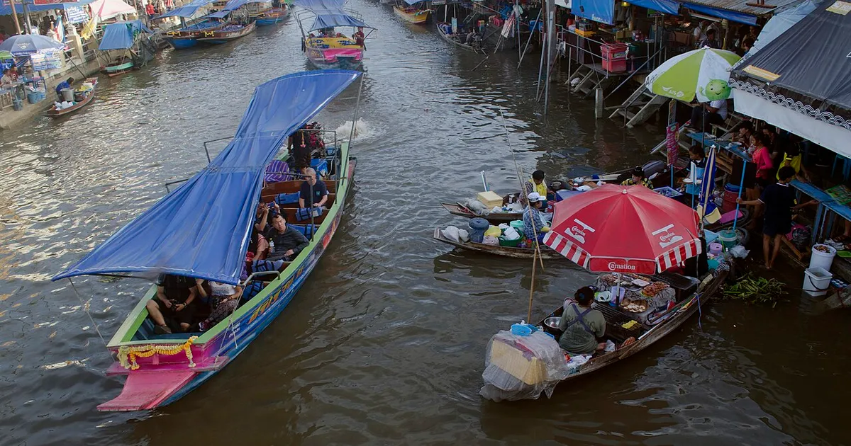 Hướng dẫn chợ nổi Amphawa: Hải sản tươi và đom đóm cuối tuần