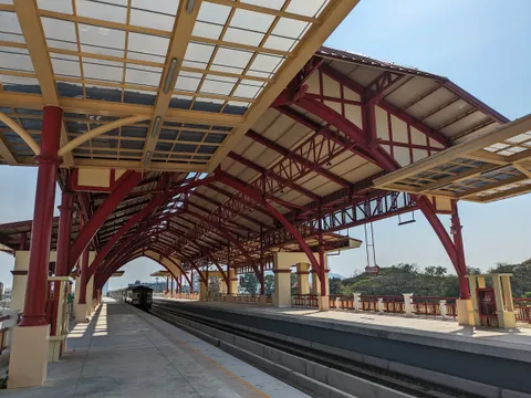 Hua Hin 2 ngày 1 đêm: ga xe lửa cổ, chợ Cicada, vườn nho