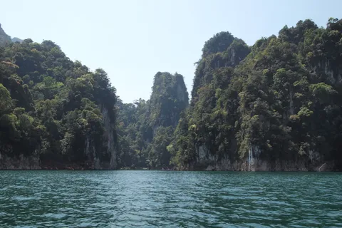 Khao Sok — rừng mưa nguyên sinh, hồ Cheow Lan và nhà nổi