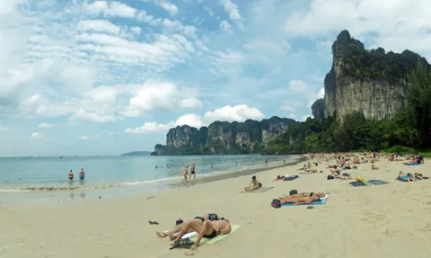 Railay Krabi — leo vách đá vôi, bãi Phra Nang và hang thiêng