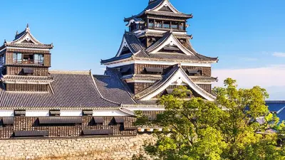 Kumamoto ăn gì — basashi thịt ngựa, miến Taipien và bánh
