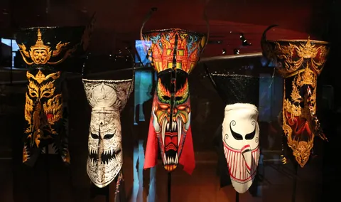 Phi Ta Khon Dan Sai (Loei) — lễ hội ma đeo mặt nạ Isan