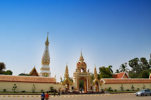 Nakhon Phanom: tháp That dát vàng & làng Bác Hồ bên Mekong