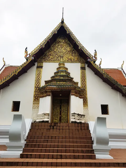 Nan — bích họa Wat Phumin & biển mây Doi Samer Dao