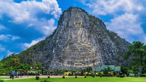 Chợ nổi Bốn Miền Pattaya 2026 — thuyền chèo tay, đặc sản