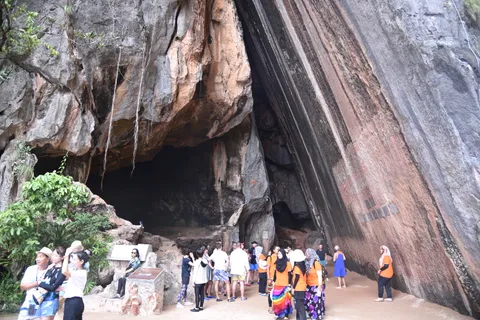 Phang Nga — đảo James Bond Khao Phing Kan, vách đá vôi