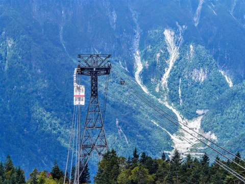 Cáp treo Shinhotaka — cabin hai tầng lên Bắc Alps ở Okuhida
