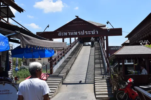 Suphan Buri — chợ trăm năm Sam Chuk, thủy cung Bueng Chawak