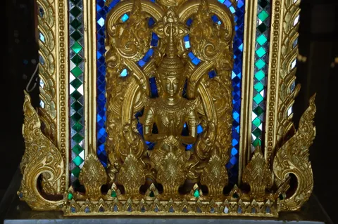 Uthai Thani — sảnh gương Wat Tha Sung và nhà bè Sakae Krang